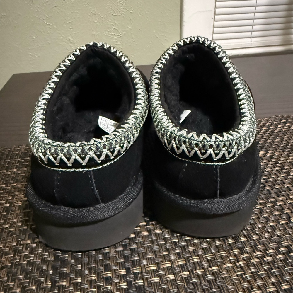 UGG Black Slippers with White Detailing - Picture 9 of 10